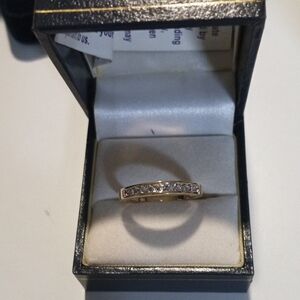 Elegant Gold Diamond Ring